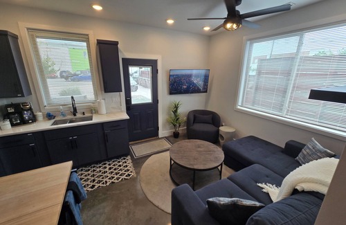 East Nashville Condo | ☀︎ 1BR, 1.5BA East Nashville Apartment – Near Stadium, Dining & Broadway ☀︎