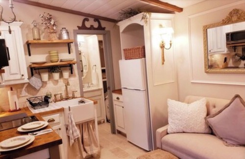 Blenman-Elm House | 1BR 1BA MINI CHATEAU WITH KITCHEN+YARD+PARKING+LAUNDRY+WIFI. BY WHOLE FOODS MKT