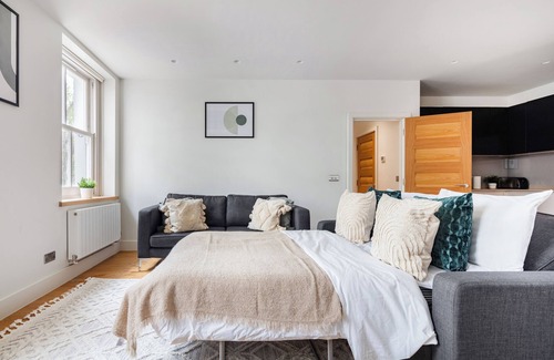 Queenhithe Apartment | 1BR by the Thames & Walk to St. Paul's
