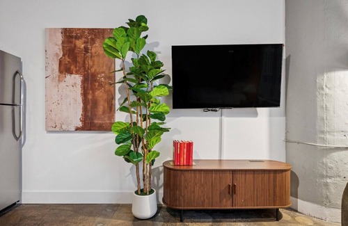 Brewerytown Apartment | 1BR, Central, Gym, Game Room, Rooftop | Velvet Apt