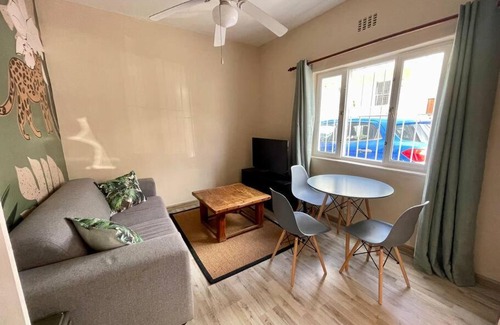 Cape Town City Centre Apartment | 1BR Cottage Pvt Entry, Load Shed Ready, Book Now!