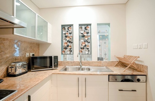 Al Muraqqabat Apartment | 1BR Equipped King Bed Road view Near the water