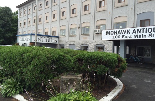 Mohawk Apartment | 1BR FACTORY APT AT THE MOHAWK ANTIQUES MALL/RIGHT OFF EXIT 30 NYS THRUWAY!