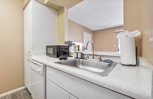 Mesa Apartment | 1BR - Gym - Pool - Great For Mid/Long Stays