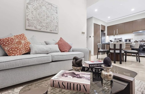 Downtown Dubai Apartment | 1BR in Downtown Dubai | Walk to Mall, Metro, and Fountains