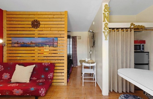 Downtown Hollywood Apartment | 1BR Pet-friendly Condo w/Parking & Backyard BBQ