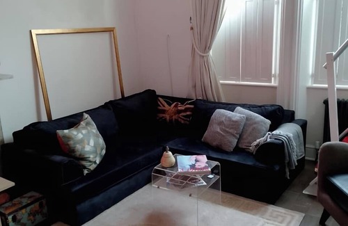 Warwick Apartment | 1br - Sleeps 4 - Central London - ws 99-100