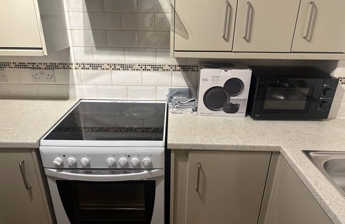 Peterborough Apartment | 1BR-Sleeps2-Parking-QuietStay-CityCentre