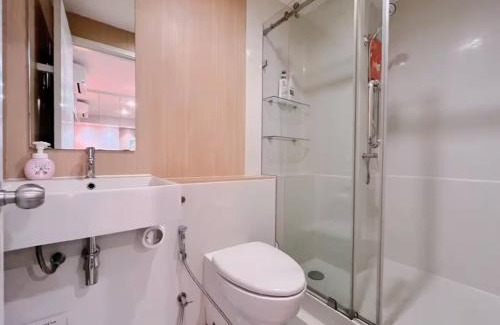 Thon Buri Apartment | 1BR Walk 1min to BTS 3min Mall Tapra WiFi 500MB