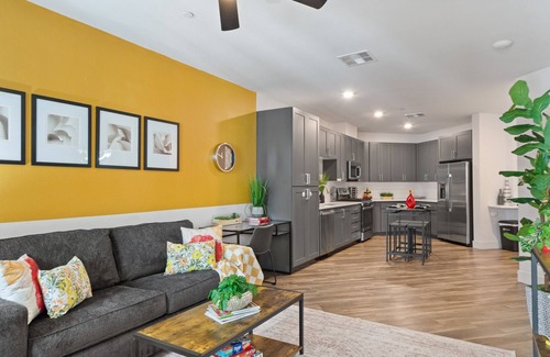 North Scottsdale Condo | 1BR※Walk Fashion Square※Pool & Gym Family Friendly
