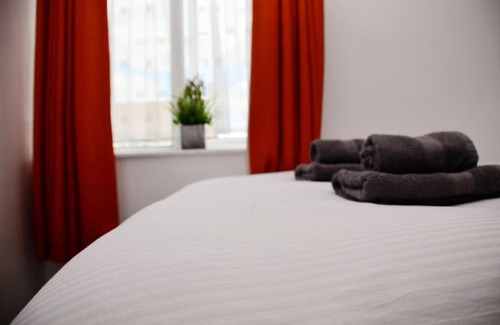 Stanwell House | (1FG-13) Dreams Unlimited- Staines/Heathrow