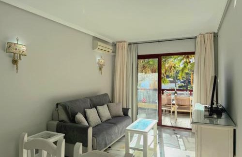 Sitio de Calahonda Apartment | 1º línea de playa con piscina, ocio & parking