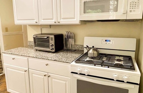 Oneonta Apartment | 1st Base Apt 1 - All Star Baseball Rentals