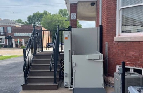 St. Charles Historic District House | 1st Capitol Mansion Boutique Hotel ADA Suite 202