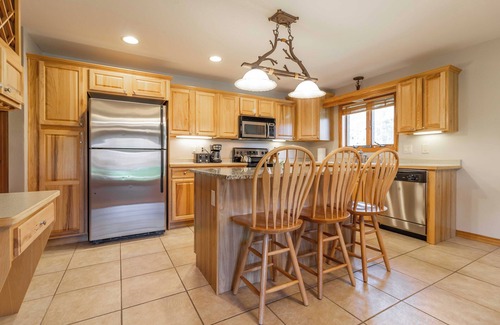 Arkdale Condo | 1st floor 3BR/2BA Northern Bay Resort Condo - Castle Rock Lake - Pool Beach Golf