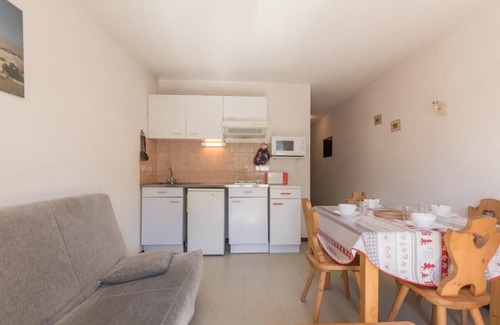 Forville Apartment | 1st floor, balcony, tv, 25m², Serre Chevalier