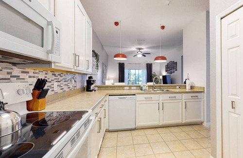 Bahama Bay Condo | 1st floor condo w/gym, sauna, basketball court, near theme parks