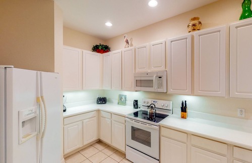 Bahama Bay Condo | 1st floor condo w/patio, tennis court, sauna, basketball court