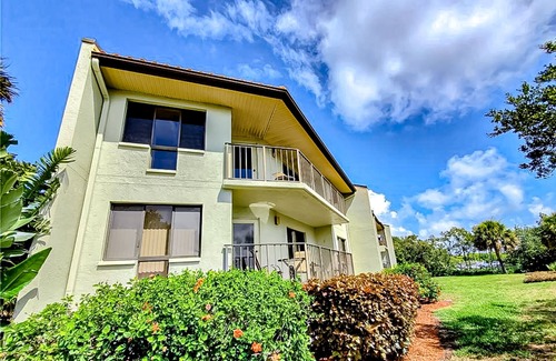 Tierra Verde Condo | 1st-floor condo with bayfront views, pool, hot tub, gym, grills, & balcony