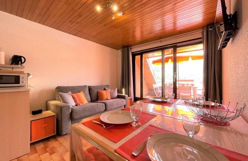 Briancon Apartment | 1st floor, view panoramic, balcony, parking, tv, ski locker, 26m², Serre Chevalier