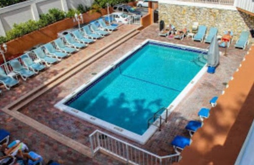 Birch Park Finger Streets Condo | "2" 1bed 1 bath condo 1 block off beach sleeps 6