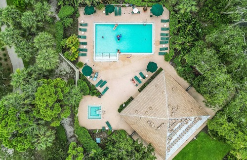 Bonita Bay Condo | 2/2 Corner Unit Condo in Bonita Bay! Large Lanai Space!