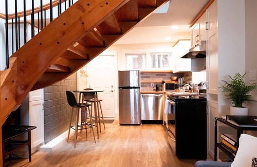 Departure Bay House | 2.5 Hrs to Ucluelet | Modern | Hot Tub | Top 1% | 5 Mins From Ferry