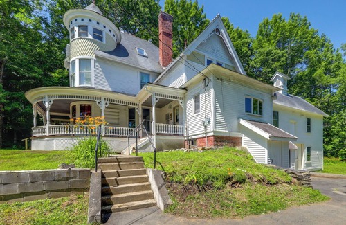 Brownville Cottage | 2-acre Property: Victorian Home in Brownville!