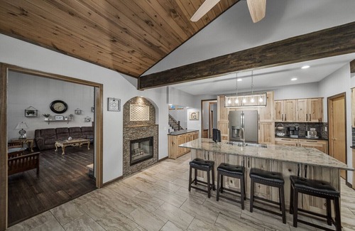 Yorkville House | 2-Acre Retreat on the Fox River with Spectacular Views & Hot Tub!