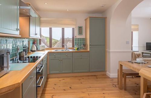 Hope-Cove Cottage | 2 ARMADA HOUSE, pet friendly, country holiday cottage in Hope Cove