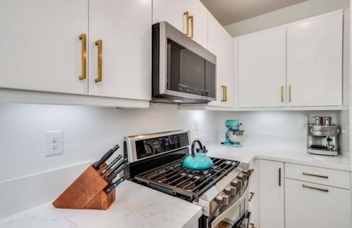 Southwestern Sacramento House | 2 B/2B House-Town Condo with Garage/Gym and Rooftop Outdoor Patio!