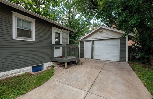Sunnyside House | 2 Bed 1 Bath home by College Hill and Hospitals