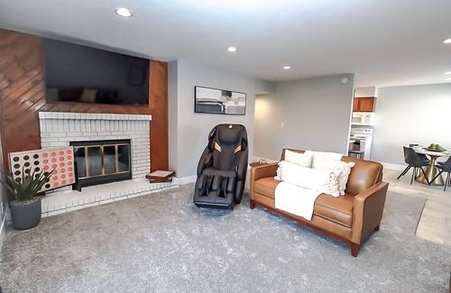 Lincoln House | 2 Bed,1Bath Massage Chair 5 Guests - South Lincoln