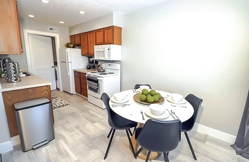 Lincoln House | 2 Bed,1Bath Massage Chair 5 Guests - South Lincoln