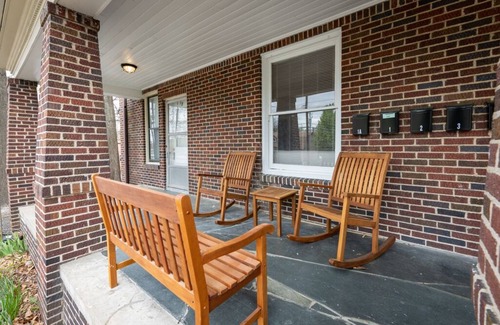 Downtown Greensboro Condo | 2 bed 1bath modern and cozy condo in vibrant neighborhood downtown Greensboro