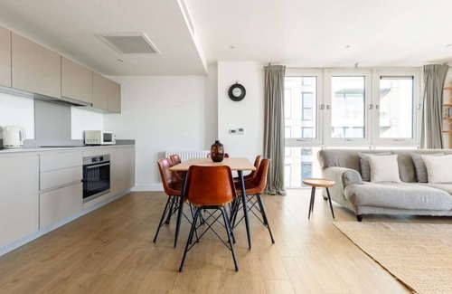 Bromley South Apartment | 2 Bed, 2 Bath Apartment in Bow