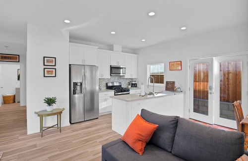 Eastside House | 2 bed 2 bath Bungalow