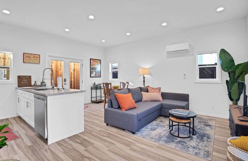 Eastside House | 2 bed 2 bath Bungalow