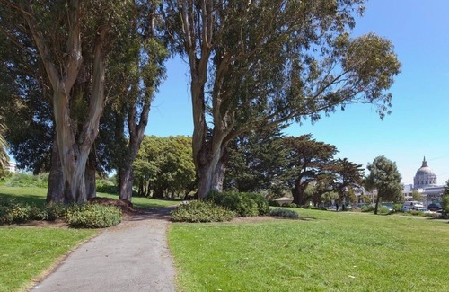 Fillmore District Apartment | 2-bed/2-bath condo next to Jefferson Square Park, close to many city attractions