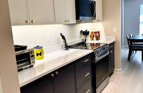 Charleston House | 2 bed/2 bath! Fenced in yard-close to the beach and dwntn CHS!