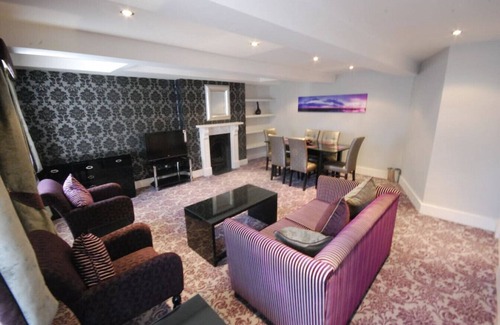 City of Westminster Apartment | 2 Bed/2 Bath Flat, Sky TV, Air Con