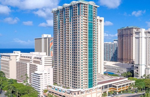Waikiki Apartment | 2 Bed, 2 Bath Ocean View – Grand Islander HGVC Hawaiian Village