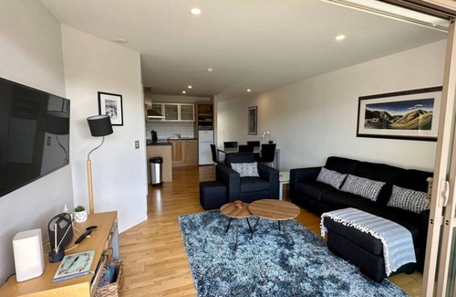 Wanaka Apartment | 2 Bed | 2 Ensuites | Central to ski fields | Balcony |Sleeps 4