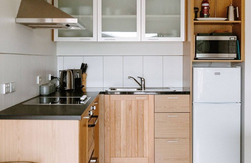Wanaka Apartment | 2 Bed | 2 Ensuites | Central to ski fields | Balcony |Sleeps 4