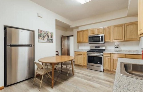 North Ironbound Apartment | 2 bed across shopping plaza