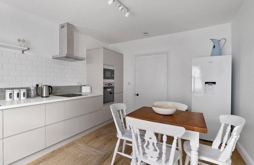 Barbican House | 2 Bed - Apartment No. 1 Windsor Villas