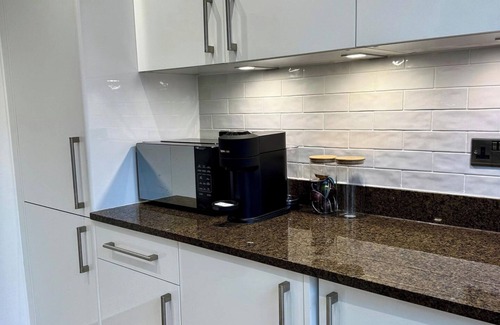 Canonbury Apartment | 2-Bed Apartment - Sleeps 4, Pets Ok & Balcony