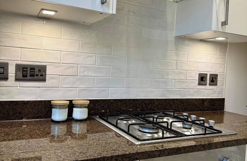 Canonbury Apartment | 2-Bed Apartment - Sleeps 4, Pets Ok & Balcony