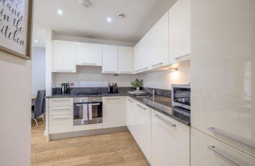 Slough Apartment | 2 BED AT SLOUGH STATION & PARKING - LONDON IN 20 MINS