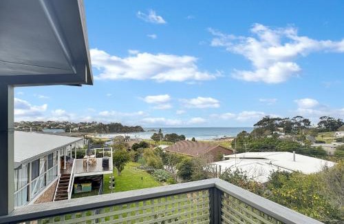 Malua Bay House | 2-Bed Beach Haven with Garden & Alfresco Dining
